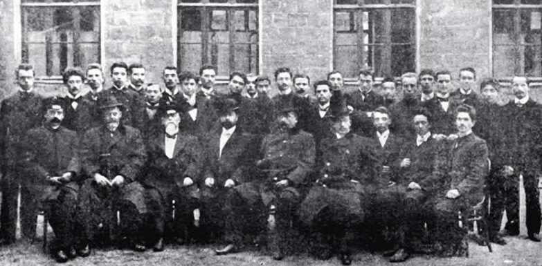 A group of teachers and students of the Odesa Mukomel School, October 20, 1902.